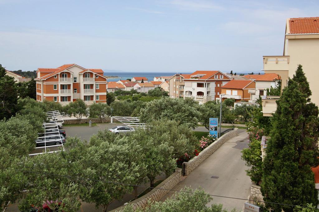 Apartments Jasmina Novalja Luaran gambar
